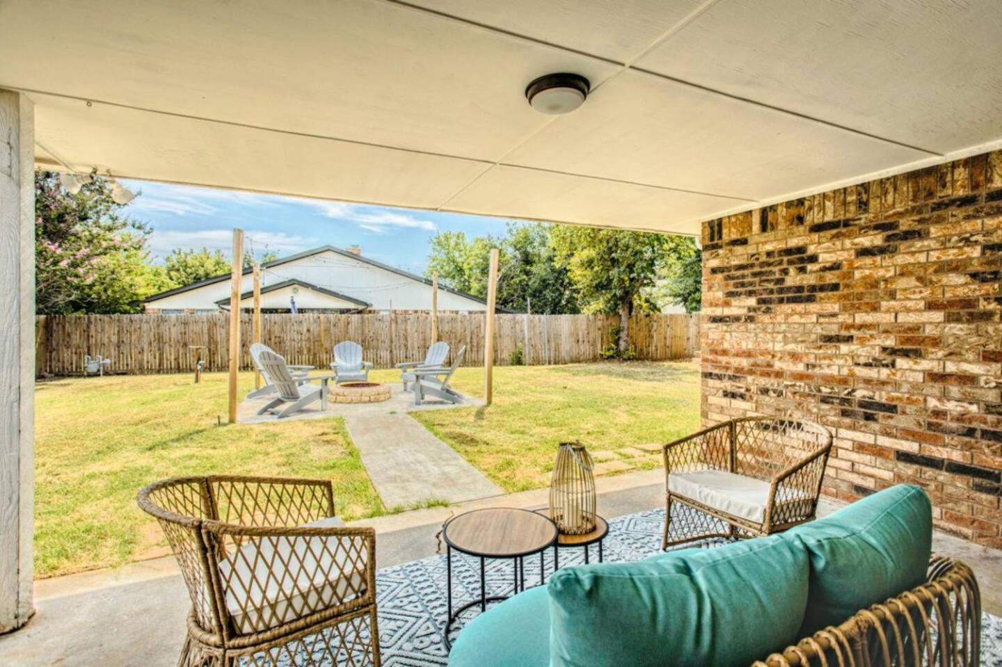 New Hummingbird Haven - Nw Okc, Billiards, Firepit Villa Oklahoma City Exteriör bild