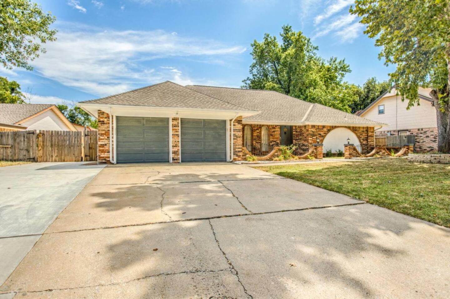 New Hummingbird Haven - Nw Okc, Billiards, Firepit Villa Oklahoma City Exteriör bild